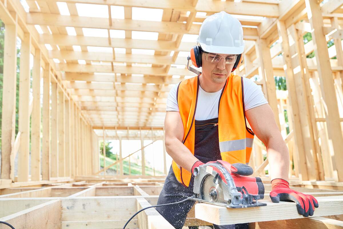 craftsman-builder-standing-looking-down-cutting-wo-GB57DFJ.jpg